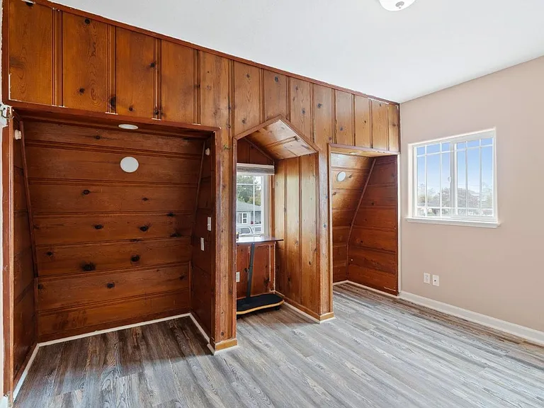 531 Dufour St — Photo 15