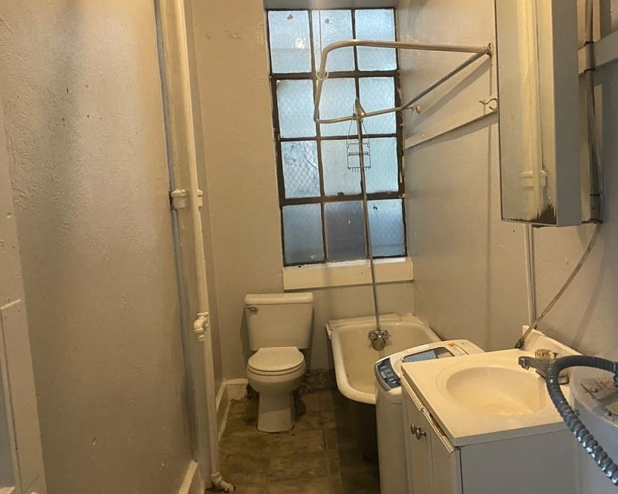 1st image of 10 W Harvey St APT 2E
