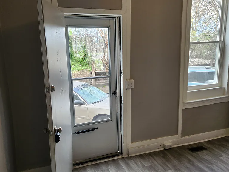 320 Wallace St — Photo 3