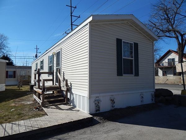 The home is located directly off of 139th St