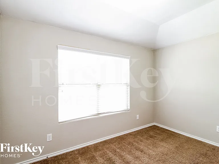303 Preakness Ln — Photo 11