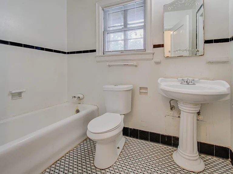 1428 Wentworth St #2 — Photo 16