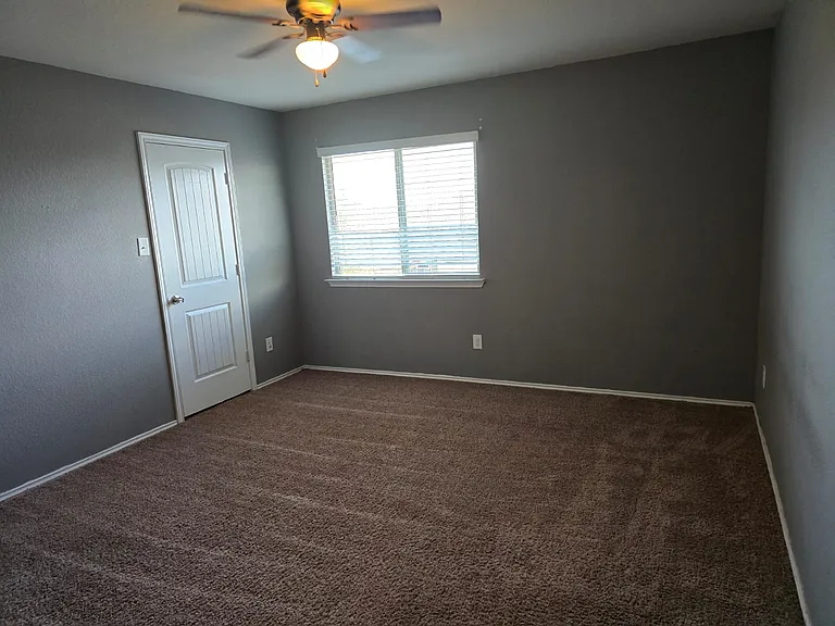 5561 Othello Dr — Photo 46