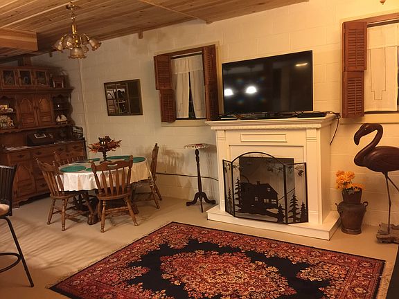 3rd image of 113 Pinecroft Rd
