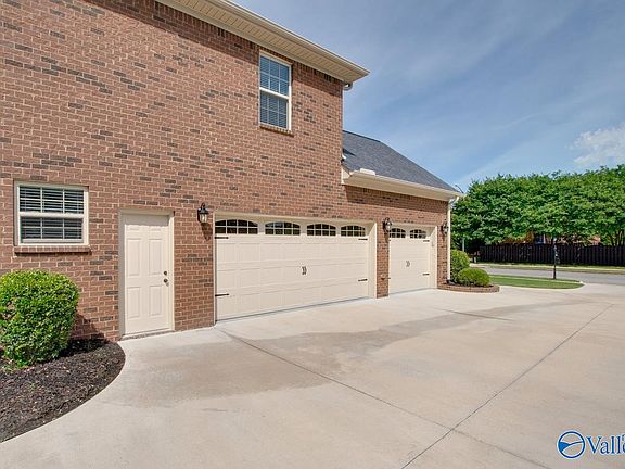 4th image of 172 Rainbow Glen Cir