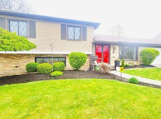 1947 Heatherlawn Dr, Toledo, OH 43614