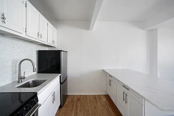 Rented by Akam Sales and Brokerage | media 14
