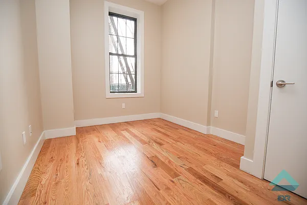 Rented by EXR | media 30