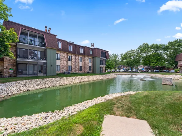 11138 Center Rd #D22, Palos Hills, IL 60465