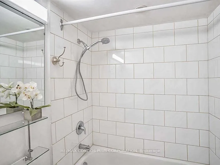 720 Spadina Ave #1011 — Photo 13