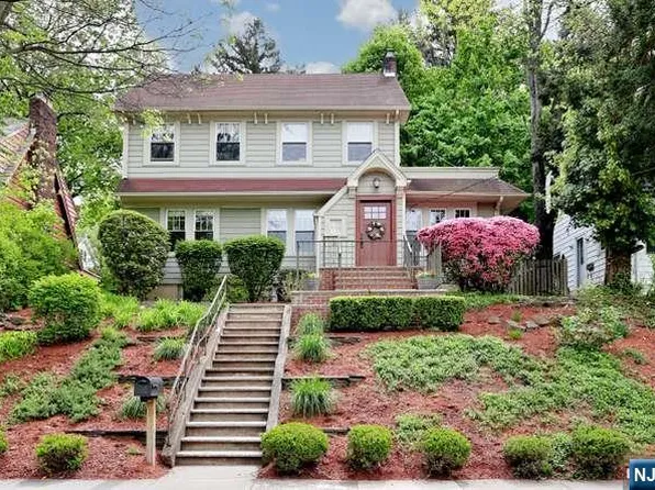 61 Hawthorne Ter, Leonia, NJ 07605