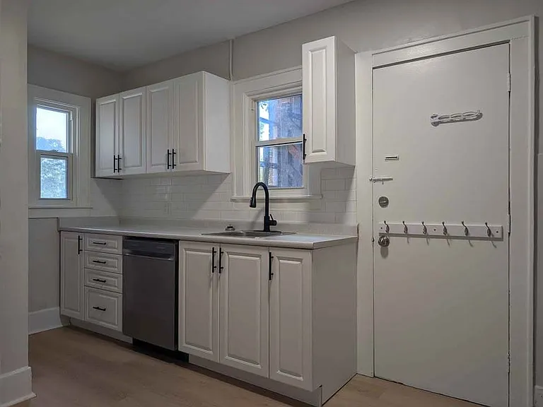 714 Elliott St — Photo 5