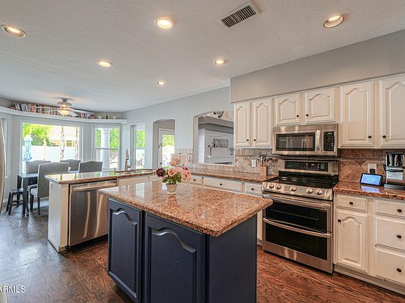 5th image of 4038 E GLENCOVE Street