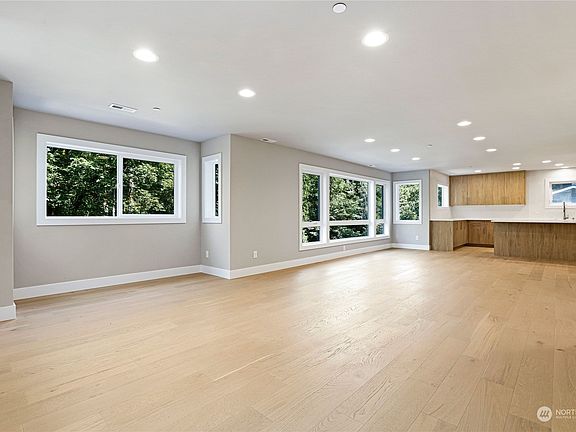 3rd image of 21123 NE 6th Street