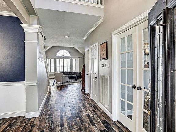 4th image of 8014 Summer Brook Ct
