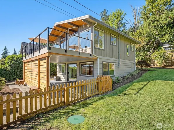 576 Waterline Loop, Camano Island, WA 98282