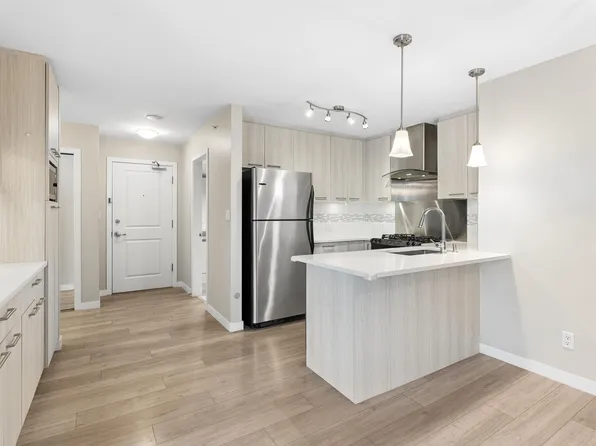 8480 Granville Ave #219, Richmond, BC V6Y 4E8