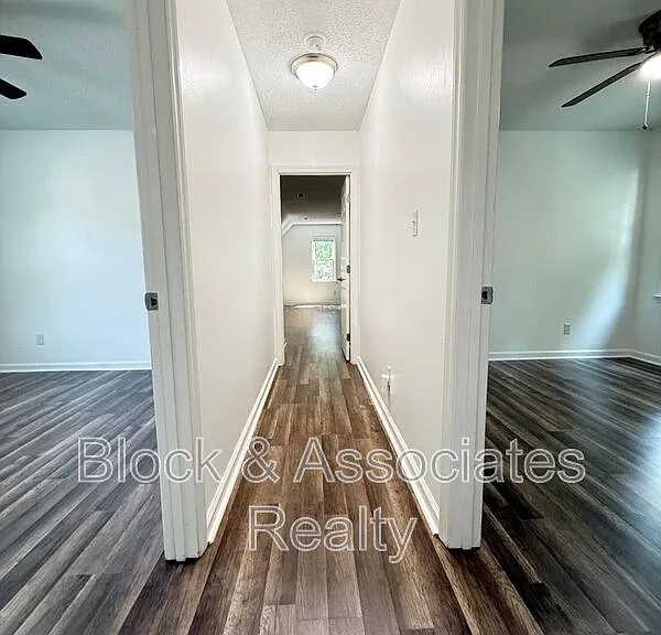 401 Holly Berry Ln — Photo 20