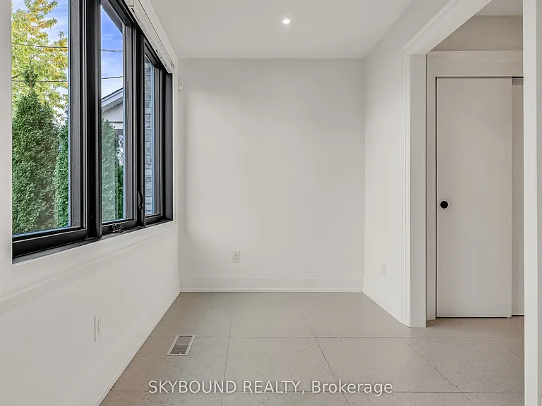 323 Mortimer Ave #B — Photo 19