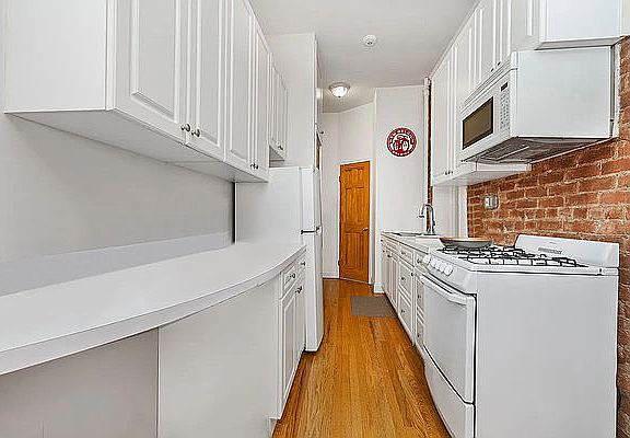 5th image of 240 Sullivan St APT 8