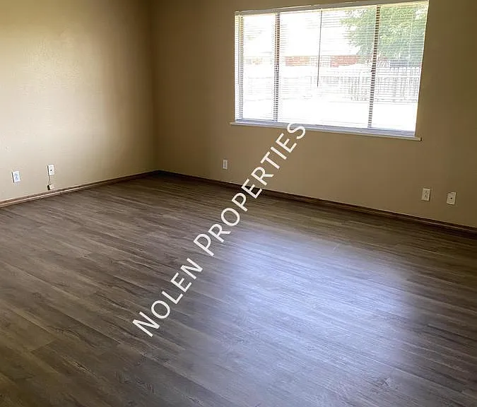 3014 W Delta Dr — Photo 8