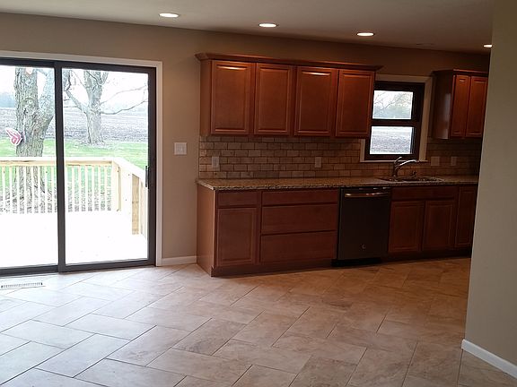 5th image of 150 W Sioux Dr
