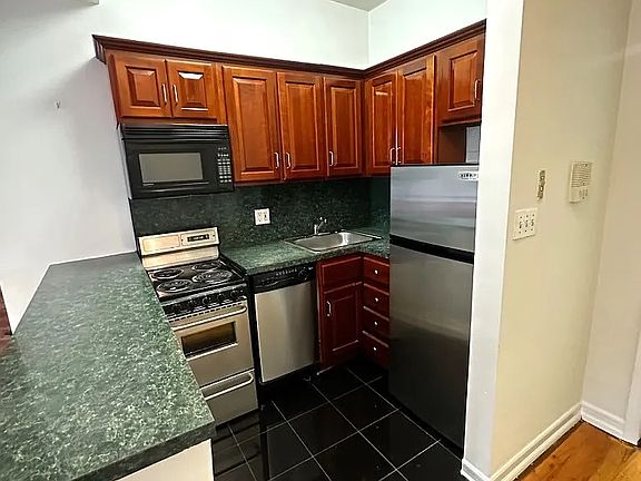 4th image of 906 Amsterdam Ave APT 5D