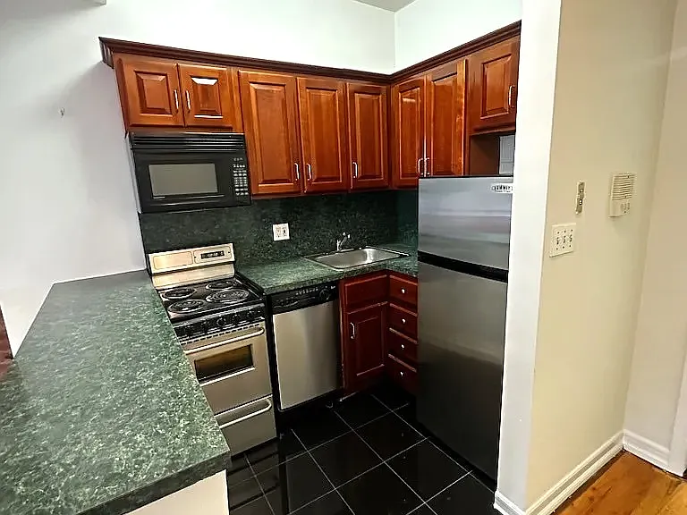 906 Amsterdam Ave #5D — Photo 4