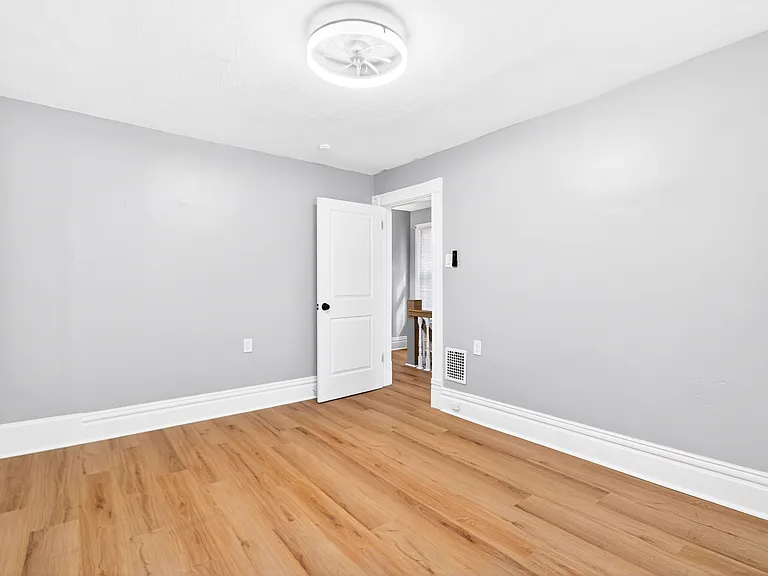 410 Kendall St — Photo 18
