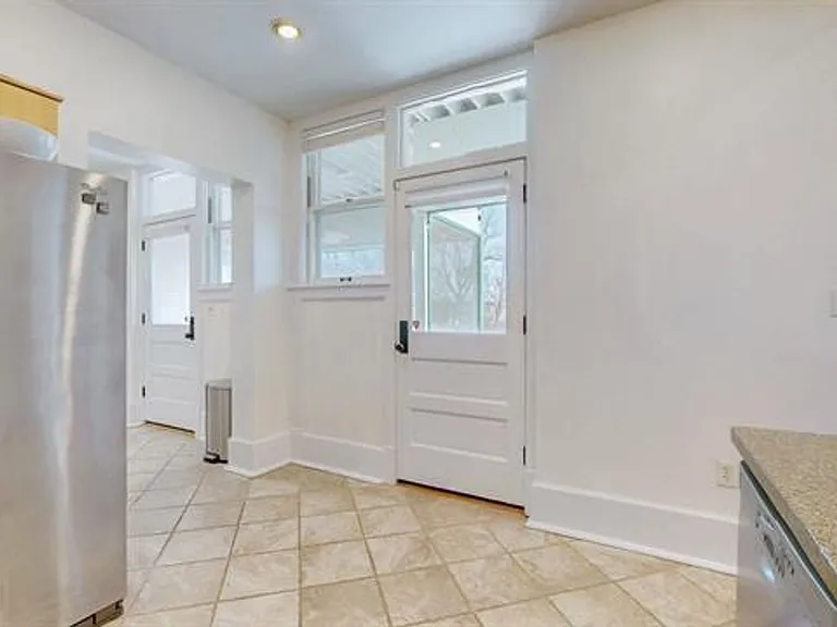 618 Madison St #300 — Photo 16