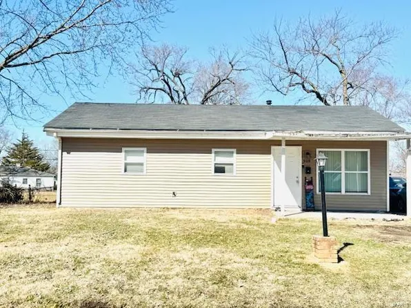 509 Saint Barbara Ln, Cahokia, IL 62206