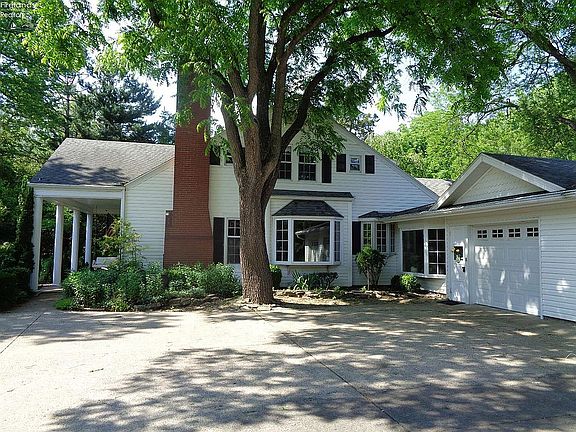 3rd image of 5712 Columbus Ave