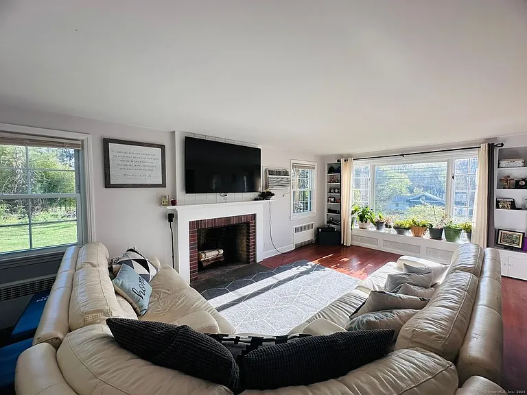 37 Weed St — Photo 10
