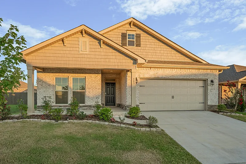 4 bed, 3.0 bath, 2109 sqft, $2,025 — Photo 2