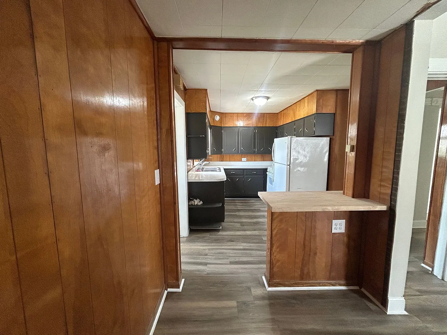 Norwood- Adorable Duplex with ample space and storage — Photo 4