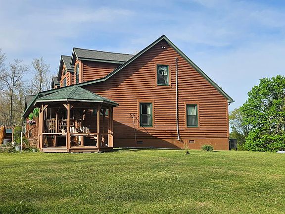 3rd image of 124 Cass Ln