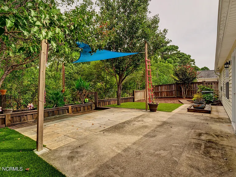 611 Catamaran Dr — Photo 30