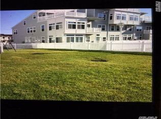 136 Compass Pl, Far Rockaway, NY 11692