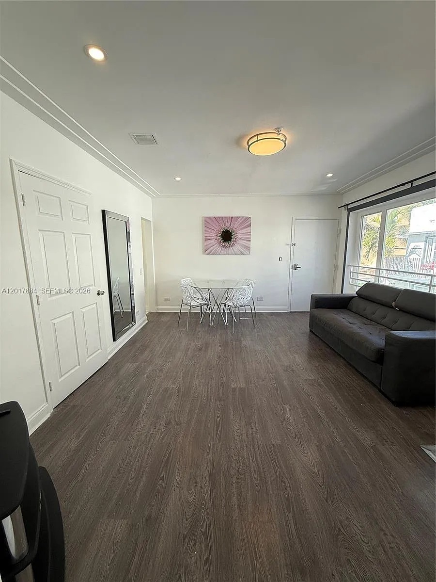 Building Photo - 1538 Jefferson Ave #6