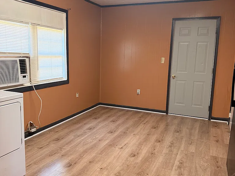 2961 Deeb Dr — Photo 3