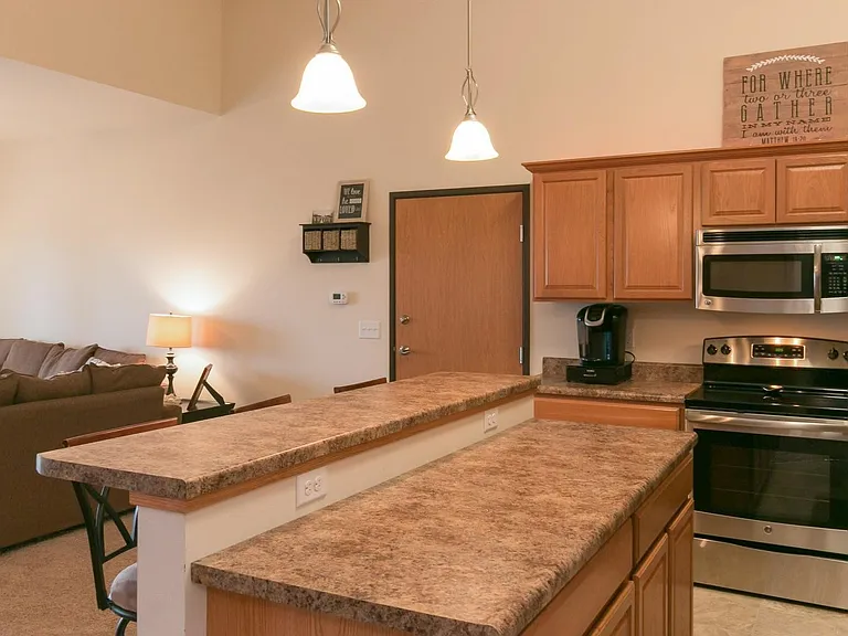 1620 Lincoln Dr — Photo 2