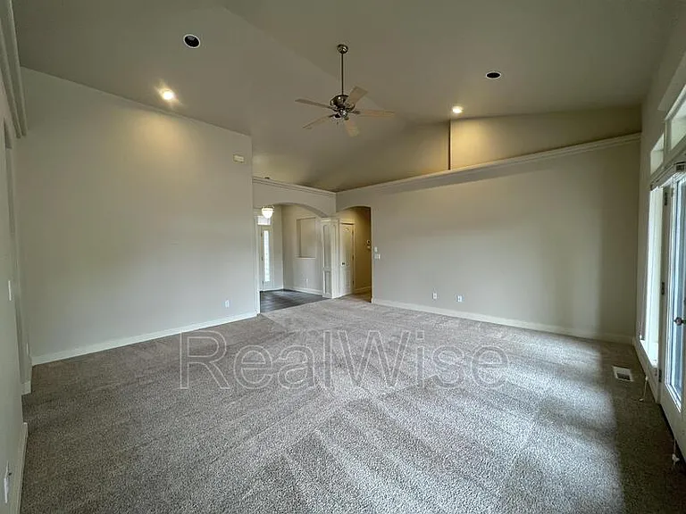 835 Nutcracker Dr — Photo 10