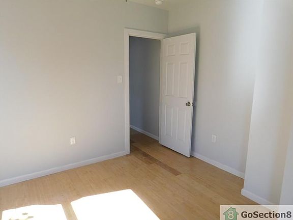 5th image of 1671 N Lindenwood St