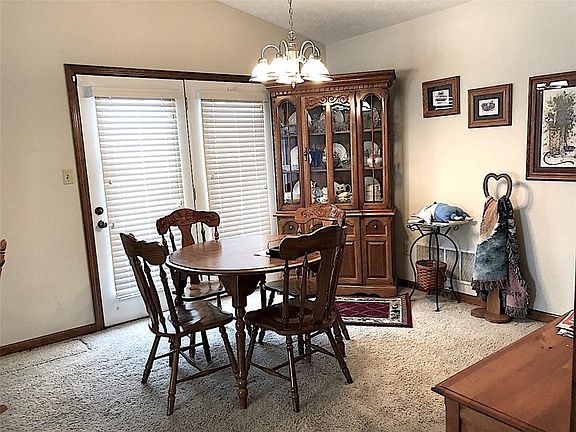 4th image of 1006 E Apple Lake Dr
