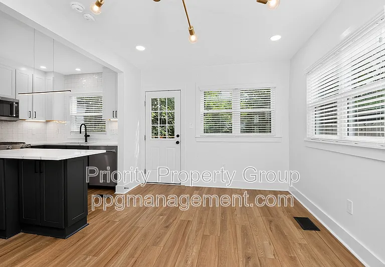 1033 Drummond Ave — Photo 4