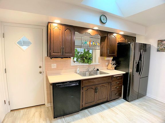 5th image of 10401 S Linder Ave