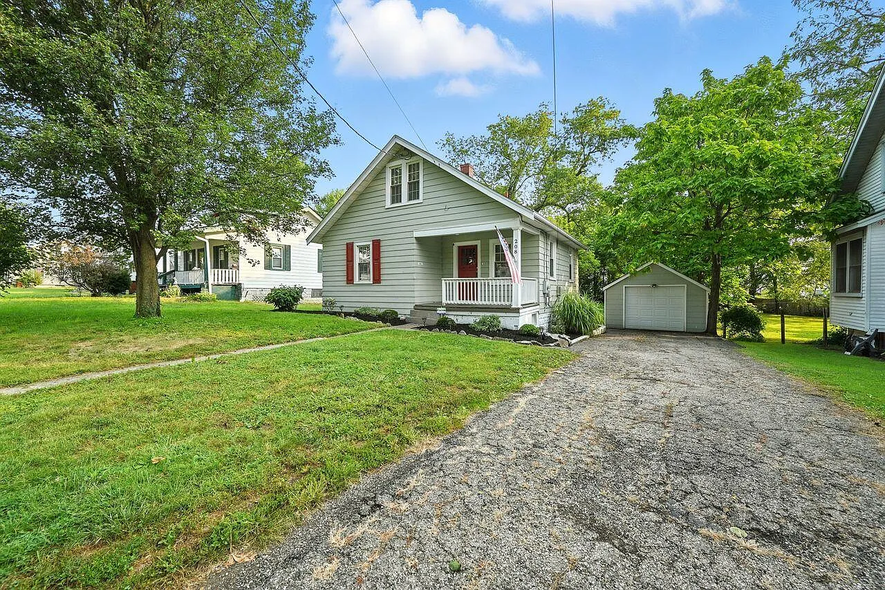 208 Clay St photo 1