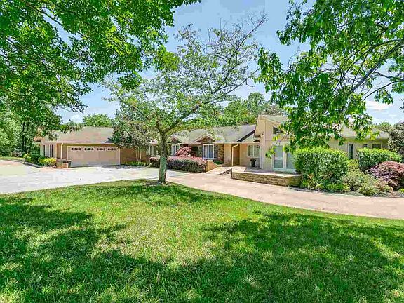 3rd image of 102 Twin Lakes Dr