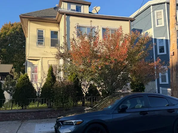 52 Sagamore St, Revere, MA 02151