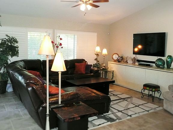 Livingroom w/ Furnishings